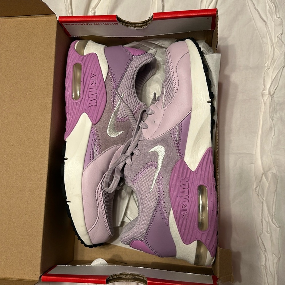 Women’s size 6.5 like NIB Nike Air Max Excee Violet Star